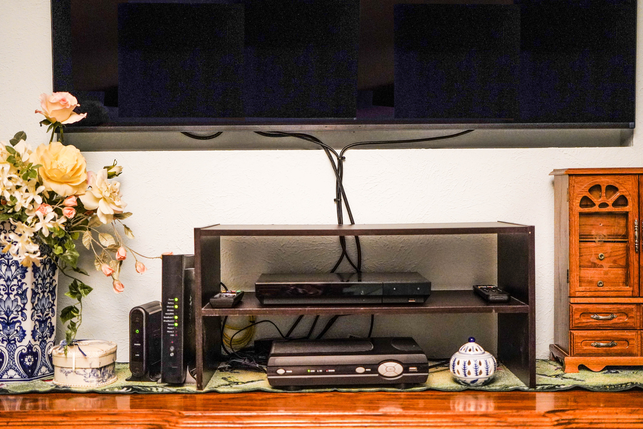 3 formas de hacer desaparecer las cajas negras de tu televisor