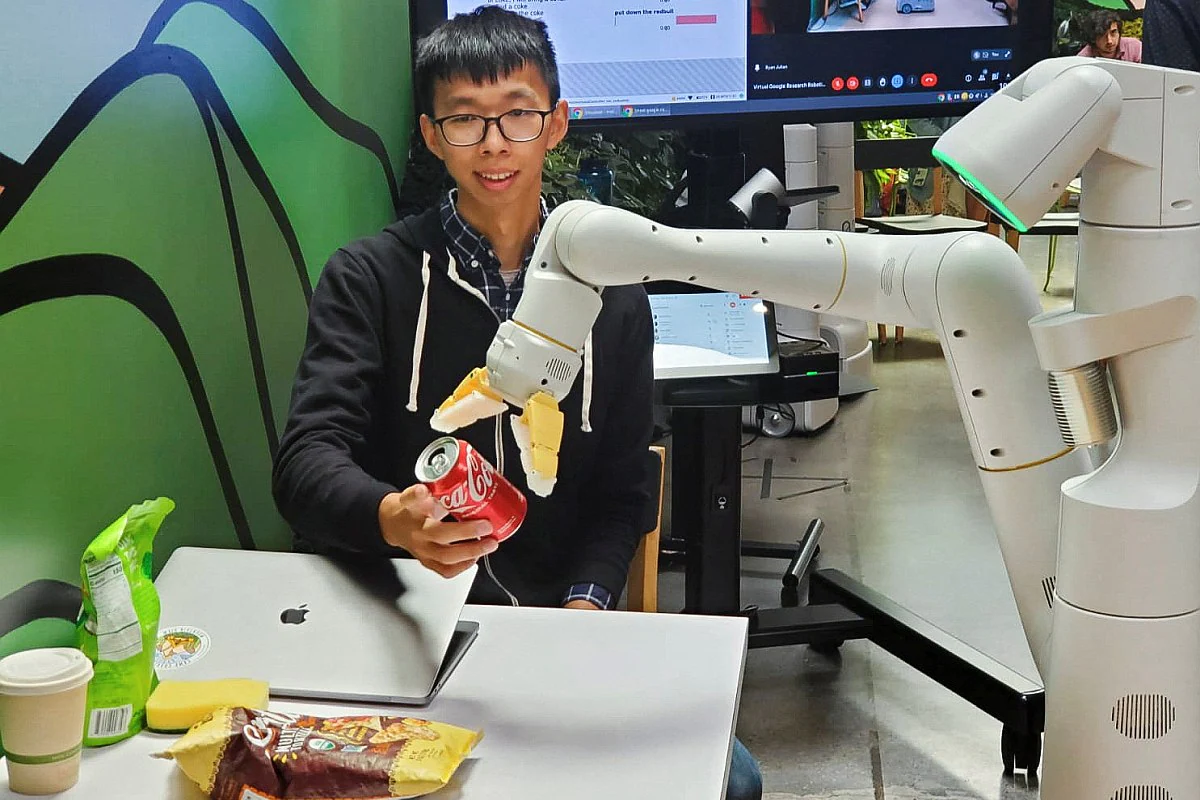 Google Demonstrates AI Robots Fetching Soda, Snacks Using Voice Commands